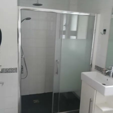 Nyaraló Comfortable House Near Downtown