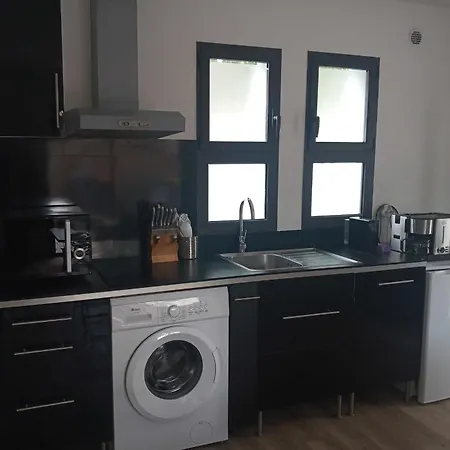 Nyaraló Comfortable House Near Downtown *